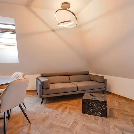 20% Discount! 2 Bedroom Vitosha View * Sofía