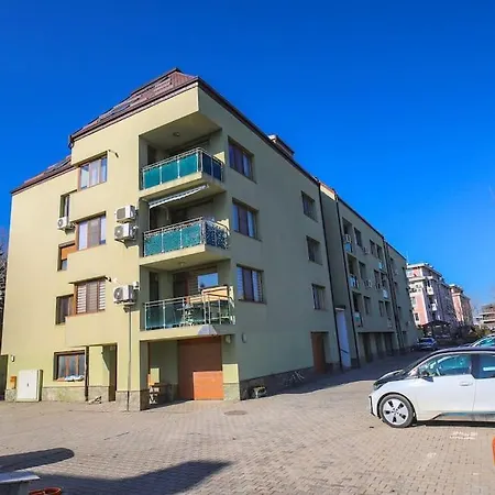 20% Discount! 2 Bedroom Vitosha View Sofía